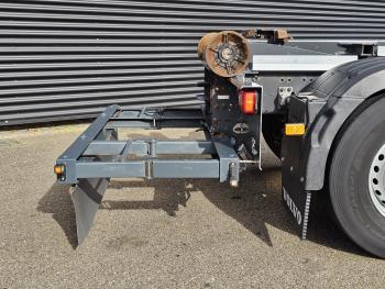 FM 420 8x2 / HIAB HOOKLIFT + 30 t/m CRANE - KRAN